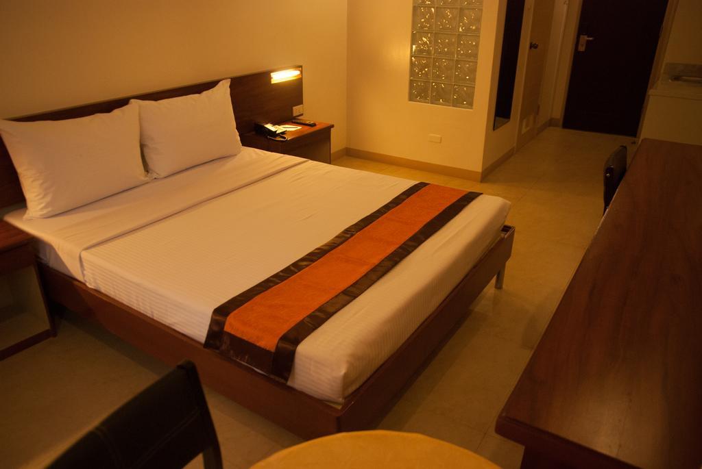 M Suites Hotel Makati City Phòng bức ảnh