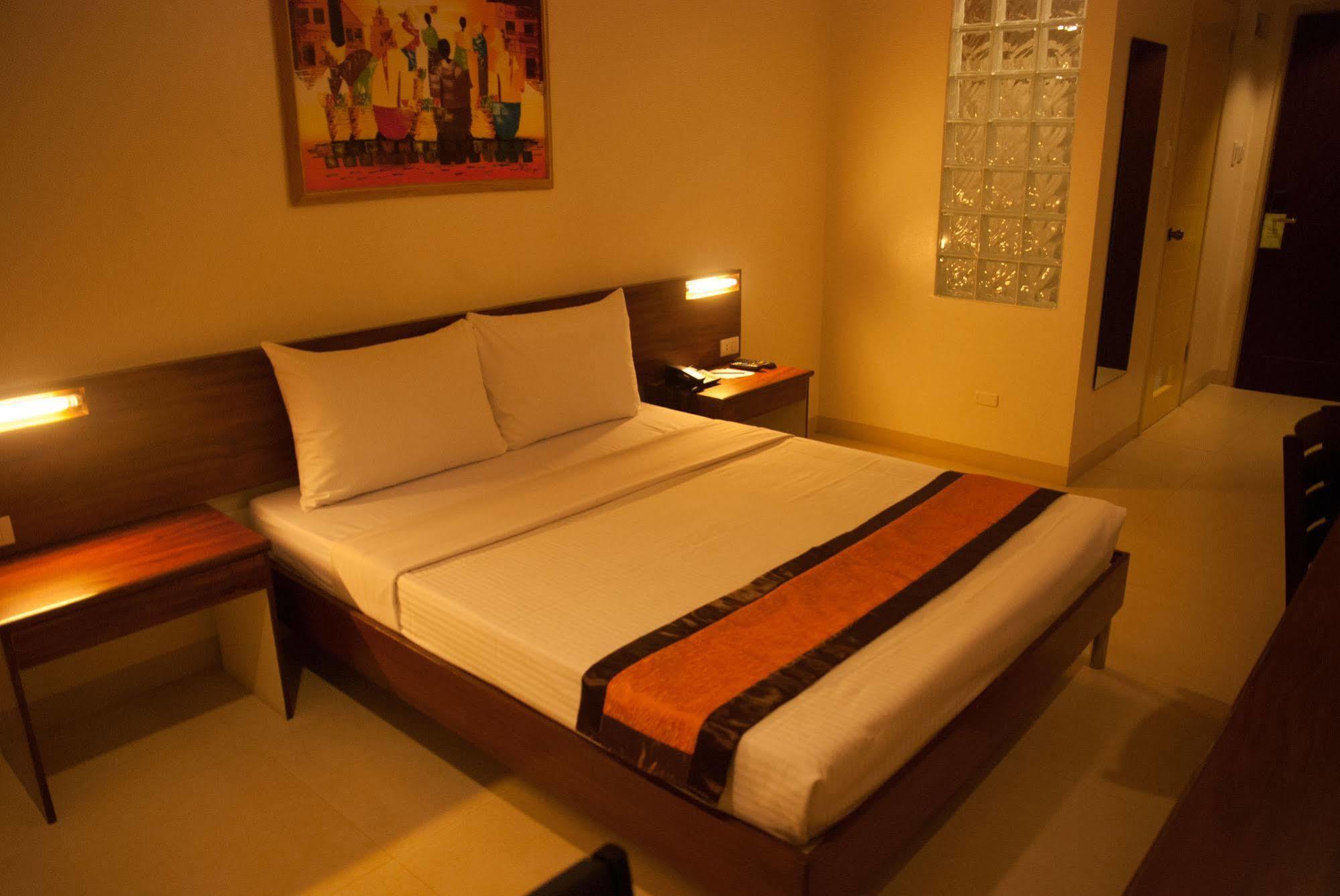 M Suites Hotel Makati City Ngoại thất bức ảnh